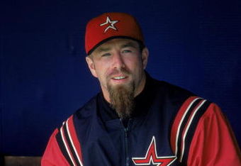 6 Apr 2000: Jeff Bagwell #5 of the Houston Astros sitting in the dugout during warm-ups before the game against the Pittsburgh Pirates at Three Rivers Stadium in Pittsburgh, Pennsylvania. The Pirates defeated the Astros 10-2.