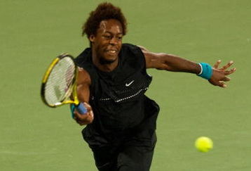 SHANGHAI, CHINA - OCTOBER 15: Gael Monfils of France returns a ball to Ivan Ljubicic of Croatia during day five of 2009 Shanghai ATP Masters 1000 at Qi Zhong Tennis Centre on October 15, 2009 in Shanghai, China.  (Photo by Victor Fraile/Getty Images)