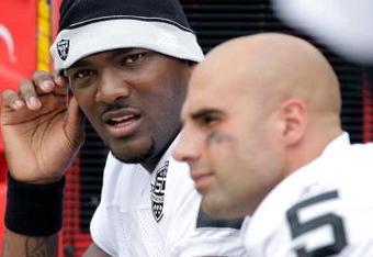 KANSAS CITY, MO - SEPTEMBER 20:  Quarterback JaMarcus Russell #2 of the Oakland Raiders talks with Bruce Gradkowski #5 on the bench during the game against the Kansas City Chiefs at Arrowhead Stadium on September 20, 2009 in Kansas City, Missouri.  (Photo by Jamie Squire/Getty Images)