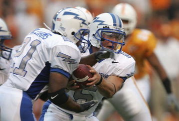 KNOXVILLE, TN - SEPTEMBER 9: Quarterback Shaun Carney #5 of the Air Force Academy Falcons hands off to running back Ryan Williams #21 against the University of Tennessee Volunteers on September 9, 2006 at Neyland Stadium in Knoxville, Tennessee.  (Photo by Stephen Dunn/Getty Images)