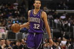 LOS ANGELES - JANUARY 23:  Francisco Garcia #32 of the Sacramento Kings moves the ball against the Los Angeles Clippers during the game on January 23, 2008 at Staples Center in Los Angeles, California. The Clippers won 111-85. NOTE TO USER: User expressly acknowledges and agrees that, by downloading and/or using this Photograph, user is consenting to the terms and conditions of the Getty Images License Agreement. (Photo by Stephen Dunn/Getty Images)