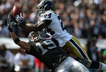 OAKLAND, CA - OCTOBER 25: Darrelle Revis #24 of the New York Jets intercepts the ball in the endzone against Todd Watkins #19 of the Oakland Raiders during an NFL game at the Oakland-Alameda County Coliseum on October 25, 2009 in Oakland, California.  (Photo by Jed Jacobsohn/Getty Images)