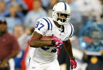 NASHVILLE, TN - OCTOBER 11: Reggie Wayne #87 of the Indianapolis Colts runs with the ball during the NFL game against the Tennessee Titans at LP Field on October 11, 2009 in Nashville, Tennessee. The Colts defeated the Titans 31-9.  (Photo by Andy Lyons/Getty Images)