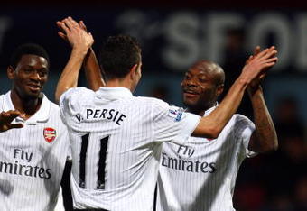 LONDON, ENGLAND - OCTOBER 25:  Robin van Persie of Arsenal celebrates with William Gallas of Arsenal after Gallas scored during the Barclays Premier League match between West Ham United and Arsenal at Boleyn Ground on October 25, 2009 in London, England.  (Photo by Phil Cole/Getty Images)