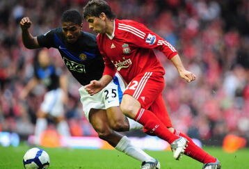 LIVERPOOL, ENGLAND - OCTOBER 25:  Emiliano Insua of Liverpool battles for the ball with Antonio Valencia of Manchester United during the Barclays Premier League match between Liverpool and Manchester United at Anfield on October 25, 2009 in Liverpool, England.  (Photo by Clive Mason/Getty Images)