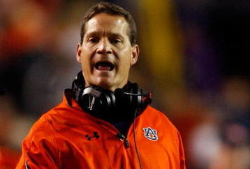 BATON ROUGE, LA - OCTOBER 24:  Head coach Gene Chizik of the Auburn Tigers calls to a referee during the game against the Louisiana State University Tigers at Tiger Stadium on October 24, 2009 in Baton Rouge, Louisiana.  (Photo by Chris Graythen/Getty Images)
