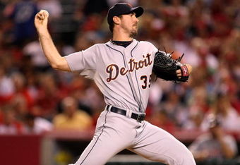 ANAHEIM, CA - AUGUST 24:  Pitcher Justin Verlander #35 of the Detroit Tigers throws apitch against the Los Angeles Angels of Anaheim on August 24, 2009 at Angel Stadium in Anaheim, California.  (Photo by Stephen Dunn/Getty Images)