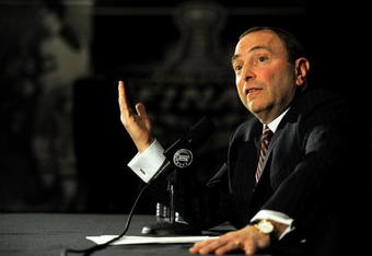 DETROIT - MAY 30:  Gary Bettman speaks during a press conference prior to the start of Game 1 of the 2009 Stanley Cup Finals between the Pittsburgh Penguins and the Detroit Red Wings at the Renaissance Center on May 30, 2009 in Detroit, Michigan.  (Photo by Harry How/Getty Images)