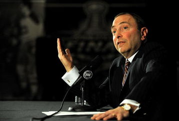 DETROIT - MAY 30:  Gary Bettman speaks during a press conference prior to the start of Game 1 of the 2009 Stanley Cup Finals between the Pittsburgh Penguins and the Detroit Red Wings at the Renaissance Center on May 30, 2009 in Detroit, Michigan.  (Photo by Harry How/Getty Images)