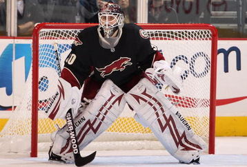 GLENDALE, AZ - OCTOBER 17:  Goaltender Ilya Bryzgalov #30 of the Phoenix Coyotes in action during the NHL game against the Boston Bruins at Jobing.com Arena on October 17, 2009 in Glendale, Arizona.  The Coyotes defeated the Bruins 4-1.  (Photo by Christian Petersen/Getty Images)