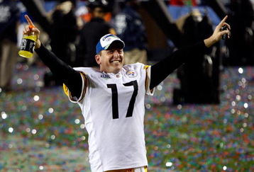 TAMPA, FL - FEBRUARY 01:  Punter Mitch Berger #17 of the Pittsburgh Steelers celebrates on the field after their 27-23 win against the Arizona Cardinals during Super Bowl XLIII on February 1, 2009 at Raymond James Stadium in Tampa, Florida.  (Photo by Kevin C. Cox/Getty Images)