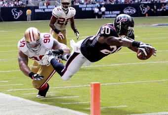 HOUSTON - OCTOBER 25:  Running back Steve Slaton #20 of the Houston Texans dives for a touchdown in the second quarter as defensive tackle Isaac Sopoaga #90 of the San Francisci 49ers defends at Reliant Stadium on October 25, 2009 in Houston, Texas.  (Photo by Bob Levey/Getty Images)