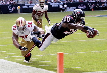 HOUSTON - OCTOBER 25:  Running back Steve Slaton #20 of the Houston Texans dives for a touchdown in the second quarter as defensive tackle Isaac Sopoaga #90 of the San Francisci 49ers defends at Reliant Stadium on October 25, 2009 in Houston, Texas.  (Photo by Bob Levey/Getty Images)