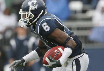 EAST HARTFORD, CT - SEPTEMBER 12:  Jasper Howard #6 of the Connecticut Huskies returns a punt against the North Carolinia Tar Heels on September 12, 2009 at Rentschler Field in East Hartford, Connecticut.  (Photo by Elsa/Getty Images)