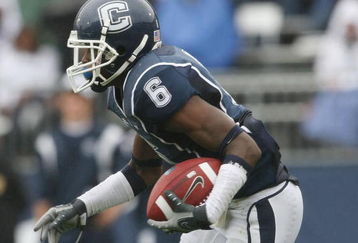 EAST HARTFORD, CT - SEPTEMBER 12:  Jasper Howard #6 of the Connecticut Huskies returns a punt against the North Carolinia Tar Heels on September 12, 2009 at Rentschler Field in East Hartford, Connecticut.  (Photo by Elsa/Getty Images)
