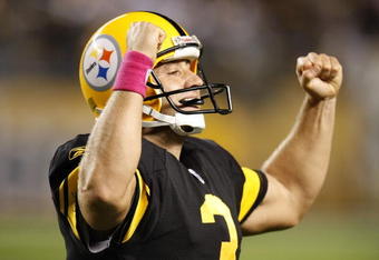 PITTSBURGH - OCTOBER 04:  Jeff Reed #3  of the Pittsburgh Steelers celebrates a fourth quarter field goal while playing the San Diego Chargers on October 4, 2009 at Heinz Field in Pittsburgh, Pennsylvania. Pittsburgh won the game 38-28. (Photo by Gregory Shamus/Getty Images)