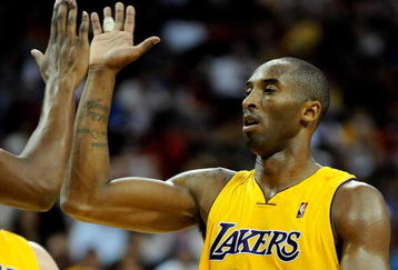 LAS VEGAS - OCTOBER 15:  Kobe Bryant #24 of the Los Angeles Lakers high-fives  Andrew Bynum #17 during their preseason game against the Sacramento Kings at the Thomas & Mack Center October 15, 2009 in Las Vegas, Nevada. NOTE TO USER: User expressly acknowledges and agrees that, by downloading and/or using this Photograph, user is consenting to the terms and conditions of the Getty Images License Agreement.  (Photo by Ethan Miller/Getty Images)