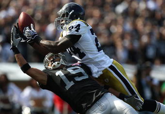 OAKLAND, CA - OCTOBER 25: Darrelle Revis #24 of the New York Jets intercepts the ball in the endzone against Todd Watkins #19 of the Oakland Raiders during an NFL game at the Oakland-Alameda County Coliseum on October 25, 2009 in Oakland, California.  (Photo by Jed Jacobsohn/Getty Images)