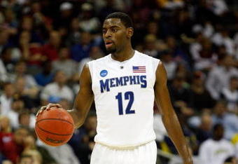 KANSAS CITY, MO - MARCH 21:  Tyreke Evans #12 of the Memphis Tigers looks to set up the play on the dribble during their second round game against the Maryland Terrapins in the NCAA Division I Men's Basketball Tournament at the Sprint Center on March 21, 2009 in Kansas City, Missouri. The Tigers defeated the Terrapins 89-70.  (Photo by Jamie Squire/Getty Images)