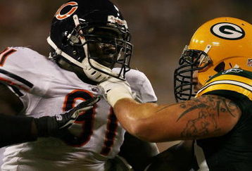GREEN BAY, WI - SEPTEMBER 13: Tommie Harris #91 of the Chicago Bears rushes against Daryn Colledge #73 of the Green Bay Packers on September 13, 2009 at Lambeau Field in Green Bay, Wisconsin. The Packers defeated the Bears 21-15. (Photo by Jonathan Daniel/Getty Images)