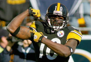 PITTSBURGH - OCTOBER 25: Santonio Holmes #10 of the Pittsburgh Steelers celebrates a play against the Minnesota Vikings  at Heinz Field on October 25, 2009 in Pittsburgh, Pennsylvania.Pittsburgh won 27-17. (Photo by Rick Stewart/Getty Images)