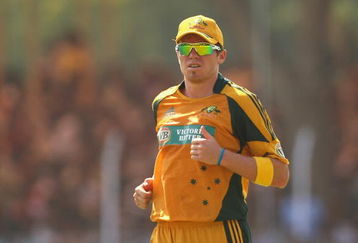 VADODARA, INDIA - OCTOBER 25:  Peter Siddle of Australia runs during the first One Day International match between India and Australia at Reliance Stadium on October 25, 2009 in Vadodara, India.  (Photo by Cameron Spencer/Getty Images)