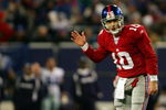 EAST RUTHERFORD, NJ - DECEMBER 03:  Eli Manning #10 of the New York Giants calls a play against the Dallas Cowboys at Giants Stadium on December 3, 2006 in East Rutherford, New Jersey.  (Photo by Chris McGrath/Getty Images)