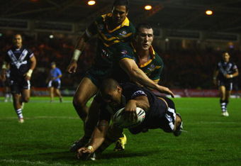 LONDON, ENGLAND - OCTOBER 24:  Frank Pritchard of New Zealand dives past the challenge from Paul Gallen of Australia to score a try during the Gillette Four Nations Rugby League match between Australia and New Zealand at The Twickenham Stoop on October 24, 2009 in London, England.  (Photo by Julian Finney/Getty Images)