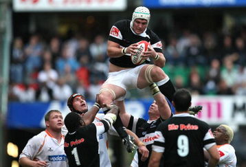 DURBAN, SOUTH AFRICA - OCTOBER 17:  Steven Sykes wins a lineout ball during the Absa Currie Cup semi final match between the Sharks and Cheetahs from Absa Park on October 17, 2009 in Durban, South Africa.  (Photo by Anesh Debiky/Gallo Images/Getty Images)