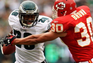 PHILADELPHIA - SEPTEMBER 27:  LeSean McCoy #29 of the Philadelphia Eagles tries to break free from Mike Brown #30 of the Kansas City Chiefs during their game on September 27, 2009 at Lincoln Financial Field in Philadelphia, Pennsylvania.  (Photo by Travis Lindquist/Getty Images)