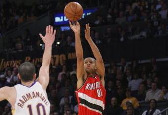LOS ANGELES - JANUARY 4:  Nicolas Batum #88 of the Portland Trail Blazers shoots a jump shot against Vladimir Radmanovic #10 of the Los Angeles Lakers on January 4, 2009 at Staples Center in Los Angeles, California.    NOTE TO USER: User expressly acknowledges and agrees that, by downloading and/or using this Photograph, user is consenting to the terms and conditions of the Getty Images License Agreement. (Photo by Stephen Dunn/Getty Images)