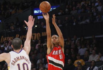LOS ANGELES - JANUARY 4:  Nicolas Batum #88 of the Portland Trail Blazers shoots a jump shot against Vladimir Radmanovic #10 of the Los Angeles Lakers on January 4, 2009 at Staples Center in Los Angeles, California.    NOTE TO USER: User expressly acknowledges and agrees that, by downloading and/or using this Photograph, user is consenting to the terms and conditions of the Getty Images License Agreement. (Photo by Stephen Dunn/Getty Images)
