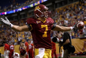 MINNEAPOLIS, MN - SEPTEMBER 08:  Eric Decker #7 of the Minnesota Golden Gophers celebrates his touchdown reception in the first overtime period against the Miami of Ohio Redhawks as Minnesota defeated Miami of Ohio 41-35 in triple overtime at the Metrodome on September 8, 2007 in Minneapolis, Minnesota.  (Photo by Doug Pensinger/Getty Images)