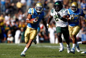PASADENA, CA. - OCTOBER 10: Terrence Austin #4 of the UCLA Bruins runs with the ball against the Oregon Ducks on October 10, 2009 at the Rosebowl in Pasadena, California.  (Photo by Jacob De golish/Getty Images)