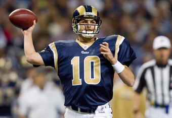 ST. LOUIS, MO - OCTOBER 25: Marc Bulger #10 of the St. Louis Rams passes against the Indianapolis Colts at the Edward Jones Dome on October 25, 2009 in St. Louis, Missouri.  (Photo by Dilip Vishwanat/Getty Images)