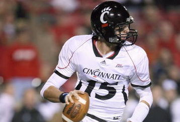 LOUISVILLE, KY - NOVEMBER 14:  Quarterback Tony Pike #15 of the Cincinnati Bearcats runs to pass the ball during the Big East Conference game against the Louisville Cardinals on November 14, 2008 at  Papa John's Stadium in Louisville, Kentucky.  (Photo by Andy Lyons/Getty Images)