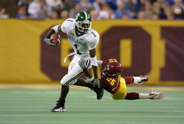 20 Oct 2001:  Charles Rogers #1 of Michigan State tries to escape a tackle by Ukee Dozier of Minnesota during the game at Hubert H. Humphrey Metrodome in Minneapolis, Minnesota.  The Minnesota Gophers won 28-19. DIGITAL IMAGE. Mandatory Credit: Elsa/Allsport