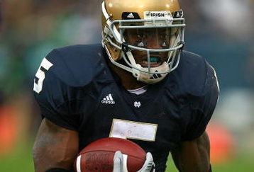 SOUTH BEND, IN - OCTOBER 03: Armando Allen #5 of the Notre Dame Fighting Irish runs for yardage against the Washington Huskies on October 3, 2009 at Notre Dame Stadium in South Bend, Indiana. (Photo by Jonathan Daniel/Getty Images)
