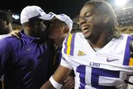 Les_miles_kissing_crop_190x127