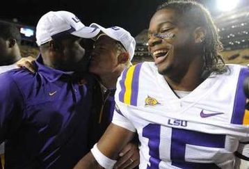 Les_miles_kissing_feature