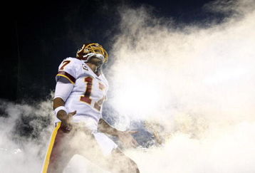 LANDOVER, MD - OCTOBER 26:  Quarterback Jason Campbell #17 of the Washington Redskins takes the field during team introductions before the game against the Philadelphia Eagles at FedEx Field October 26, 2009 in Landover, Maryland. (Photo by Win McNamee/Getty Images)