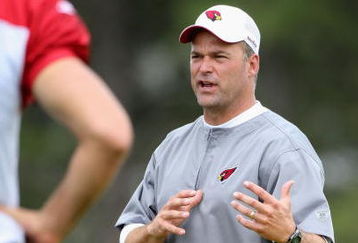 FLAGSTAFF, AZ - JULY 31:  Defensive coordinator Bill Davis of the Arizona Cardinals gives instructions during the team training camp at Northern Arizona University on July 31, 2009 in Flagstaff, Arizona.  (Photo by Christian Petersen/Getty Images)