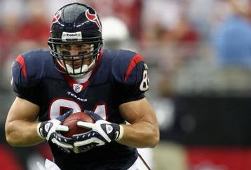 GLENDALE, AZ - OCTOBER 11:  Tight end Owen Daniels #81 of the Houston Texans runs with the ball during the NFL game against the Arizona Cardinals at the Universtity of Phoenix Stadium on October 11, 2009 in Glendale, Arizona. The Cardinals defeated the Texans 28-21.  (Photo by Christian Petersen/Getty Images)
