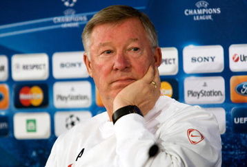 MOSCOW - OCTOBER - OCTOBER 20: Sir Alex Ferguson of Manchester United speaks during a press conference  ahead of their UEFA Champions League match against CSKA Moscow at Luzhniki Stadium on October 20, 2009 in Moscow, Russia. (Photo by Oleg Nikishin/Getty Images)