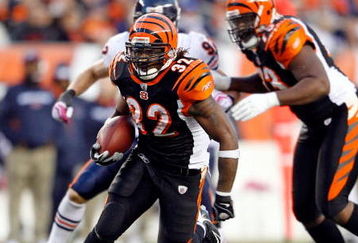 CINCINNATI - OCTOBER 25:  Cedric Benson #32 of the Cincinnati Bengals runs with the ball  during the NFL game against the Chicago Bears at Paul Brown Stadium on October 25, 2009 in Cincinnati, Ohio.  The Bengals won 45-10.  (Photo by Andy Lyons/Getty Images)
