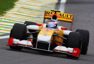 SAO PAULO, BRAZIL - OCTOBER 16:  Romain Grosjean of France and Renault drives during practice for the Brazilian Formula One Grand Prix at the Interlagos Circuit on October 16, 2009 in Sao Paulo, Brazil.  (Photo by Mark Thompson/Getty Images)