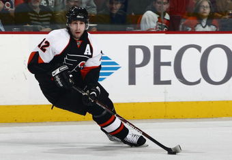 PHILADELPHIA - JANUARY 21:  Simon Gagne #12 of the Philadelphia Flyers skates with the puck against the Atlanta Thrashers at the Wachovia Center on January 21, 2009 in Philadelphia, Pennsylvania. (Photo by Chris McGrath/Getty Images)