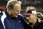 TAMPA, FL - OCTOBER 19: Coach Mike Holmgren of the Seattle Seahawks hugs coach Jon Gruden of the Tampa Bay Buccaneers after play at Raymond James Stadium on October 19, 2008 in Tampa, Florida. (Photo by Al Messerschmidt/Getty Images)