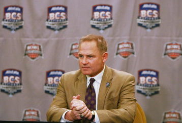 NEW ORLEANS - JANUARY 08:  Head coach Les Miles of the LSU Tigers talks to the media durinig his press conference at the Marriott Convention Center on January 8, 2008 in New Orleans, Louisiana.  (Photo by Doug Benc/Getty Images)