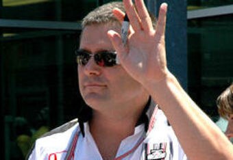 398pxgildeferranwaving_cropped